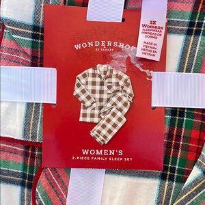 Wondershop Women's Red and Green Plaid Sleep Set